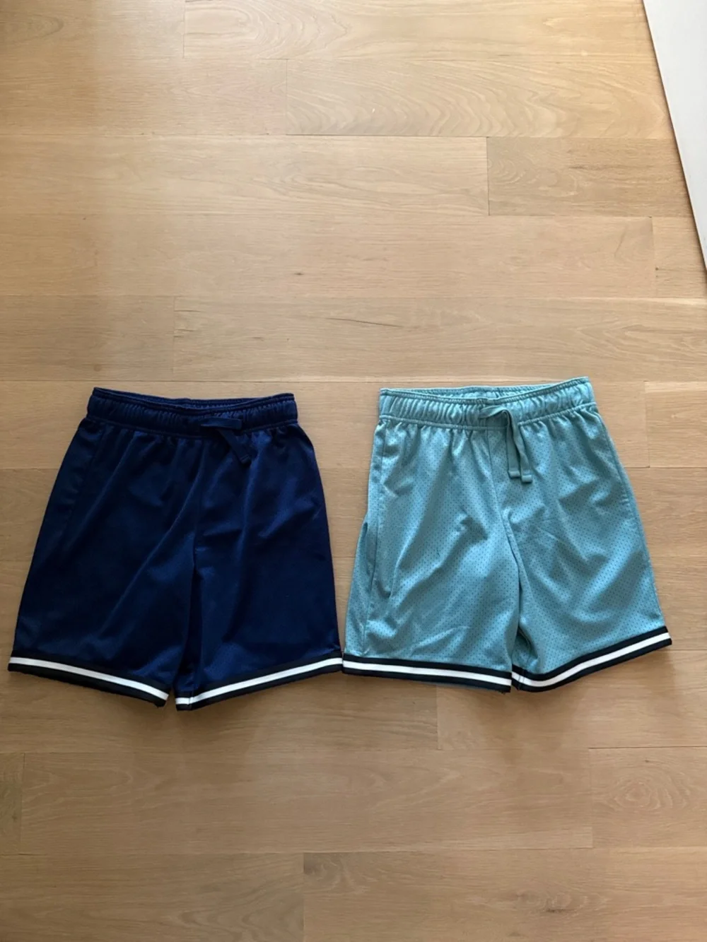 2 Pack! Oshkosh Kids Athletic Mesh Shorts, size 10/10A - Picture 1 of 6